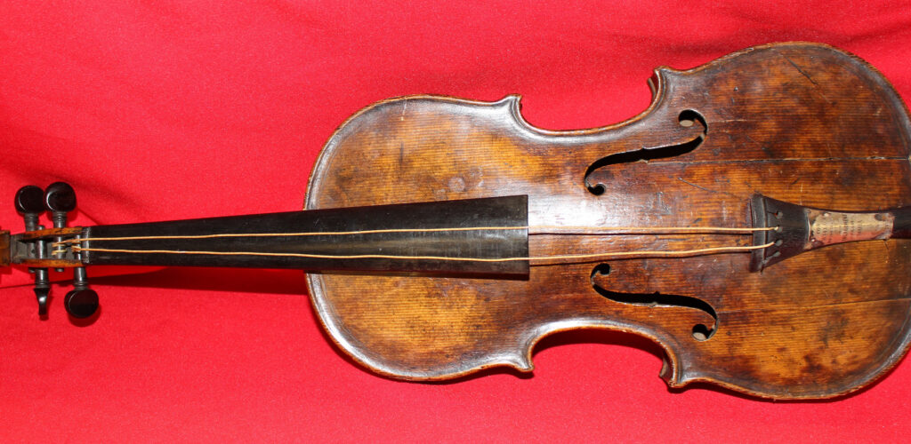 Il violino del Titanic, esposto al Titanic Belfast in Irlanda del Nord