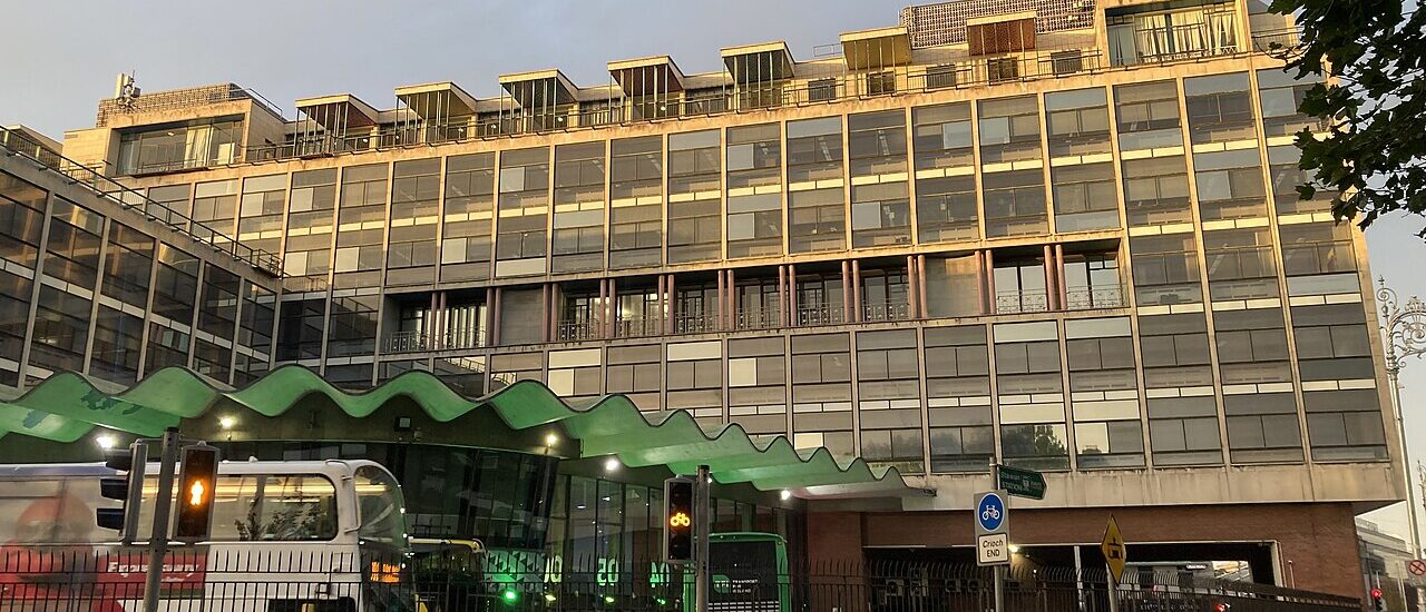 Busáras: la stazione degli autobus essenziale di Dublino