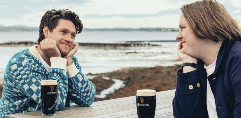 Dublino – Niall Horan porta il suo amico Lewis Capaldi nel suo pub irlandese preferito