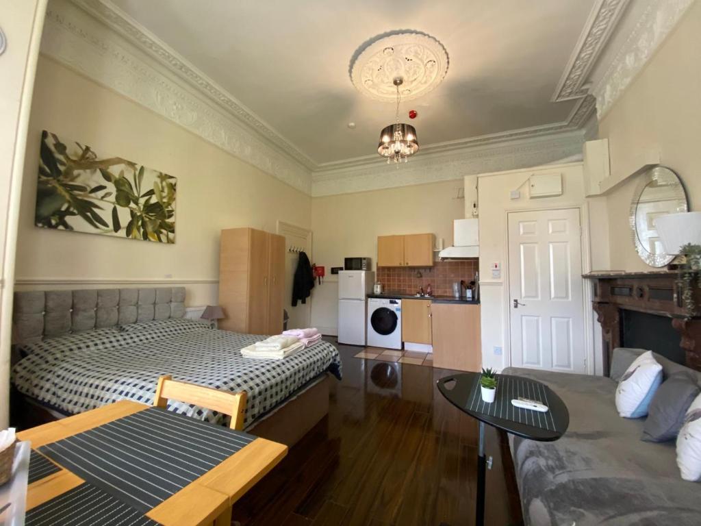 Spacious Victorian Apartment