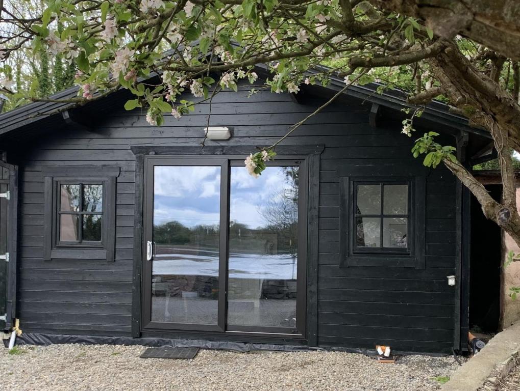 The Cosy Cabin by the shore