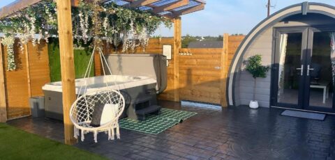 The Garden Pod with Private Hot Tub