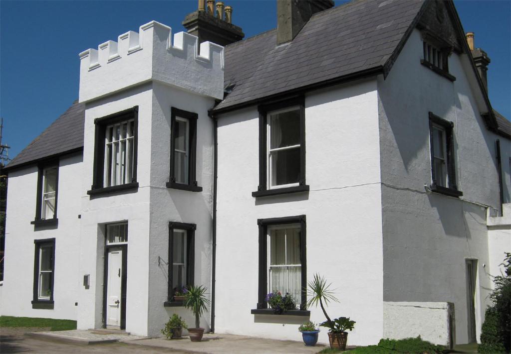 The Valley House Hostel & Bar