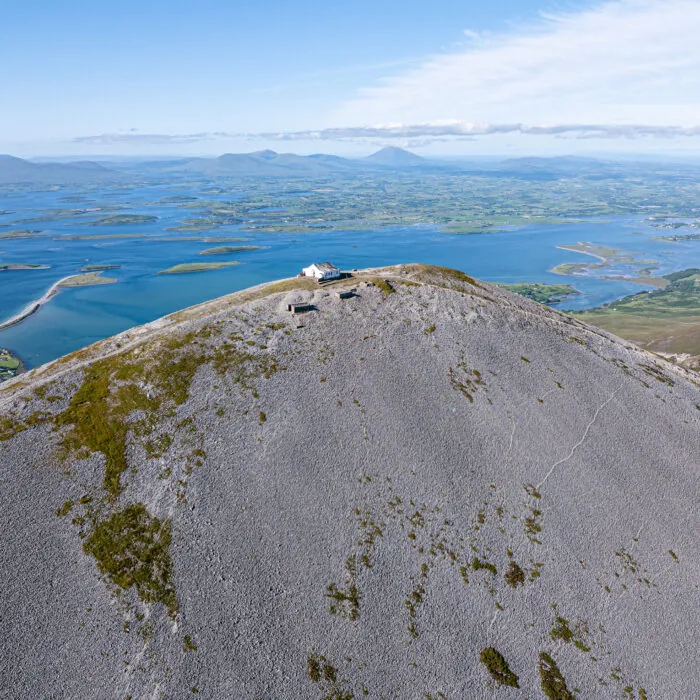 Vue aérienne de Croagh Patrick et de la Clew Bay - Big Stule Media - ©Failte Ireland