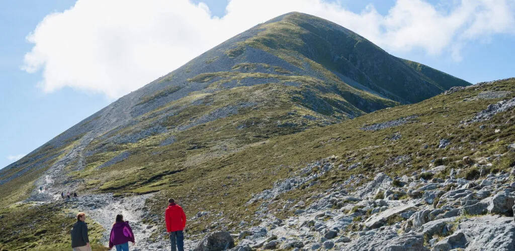 Croagh Patrick in Irlanda: un percorso più veloce presto disponibile, dopo 3 anni di lavori