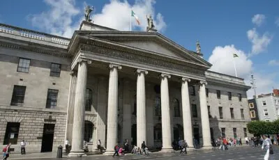 La General Post Office (GPO) 1 Facciata neoclassica della General Post Office su O’Connell Street a Dublino