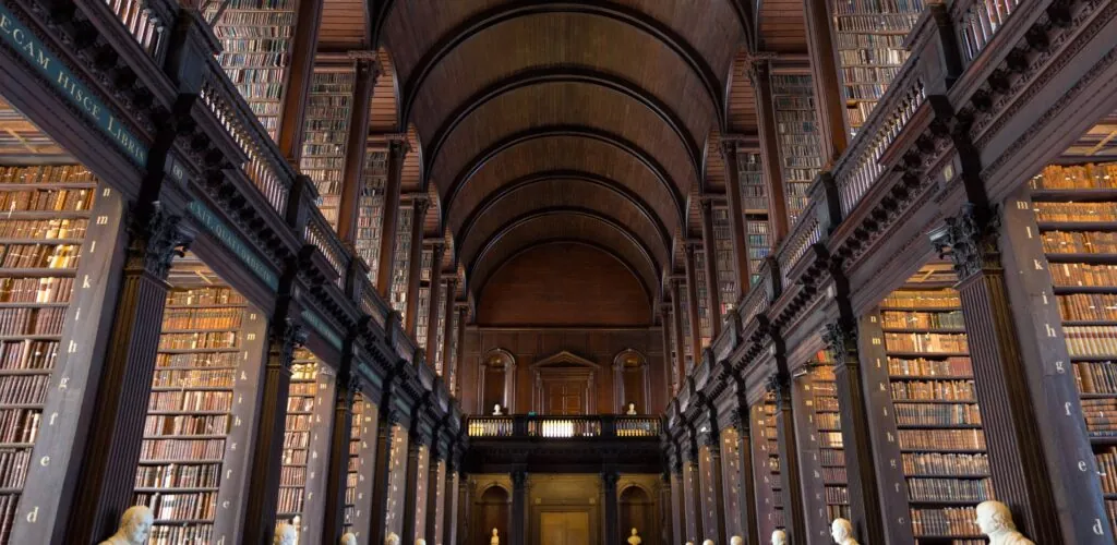 Dior sceglie il Trinity College di Dublino per la sfilata di Jonathan Anderson