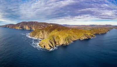 Slieve League 2 Veduta aerea delle scogliere di Sliabh Liag e dell’oceano Atlantico
