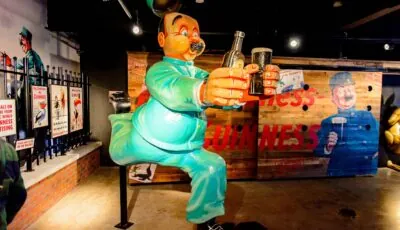 Installazione dedicata agli ingredienti della Guinness
