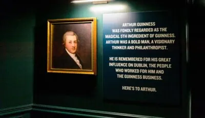 Ritratto di Arthur Guinness esposto al Guinness Storehouse