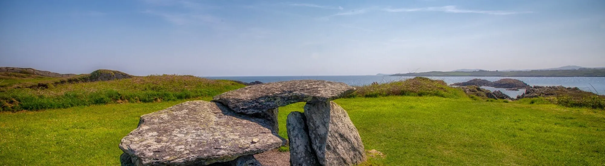Il Dolmen Altar Wedge