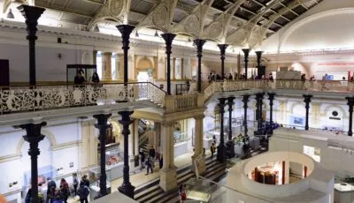 Il National Museum of Ireland 1 Facciata del National Museum of Ireland – Archaeology a Dublino