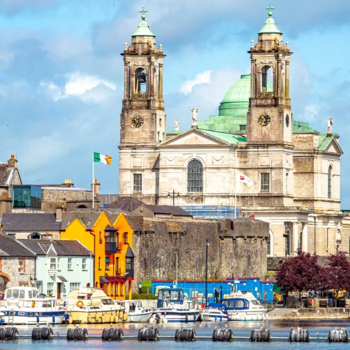 La St Peter and Paul's Church - © Emile