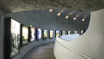 Centro visitatori delle Scogliere di Moher integrato nel paesaggio