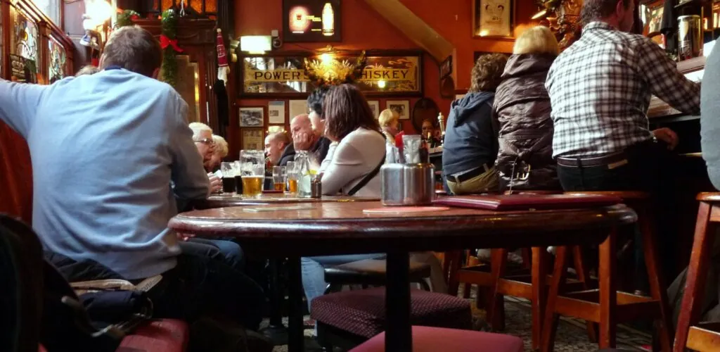 COVID-19: l’Irlanda rinvia la fase 4 e posticipa la riapertura dei suoi irish pub