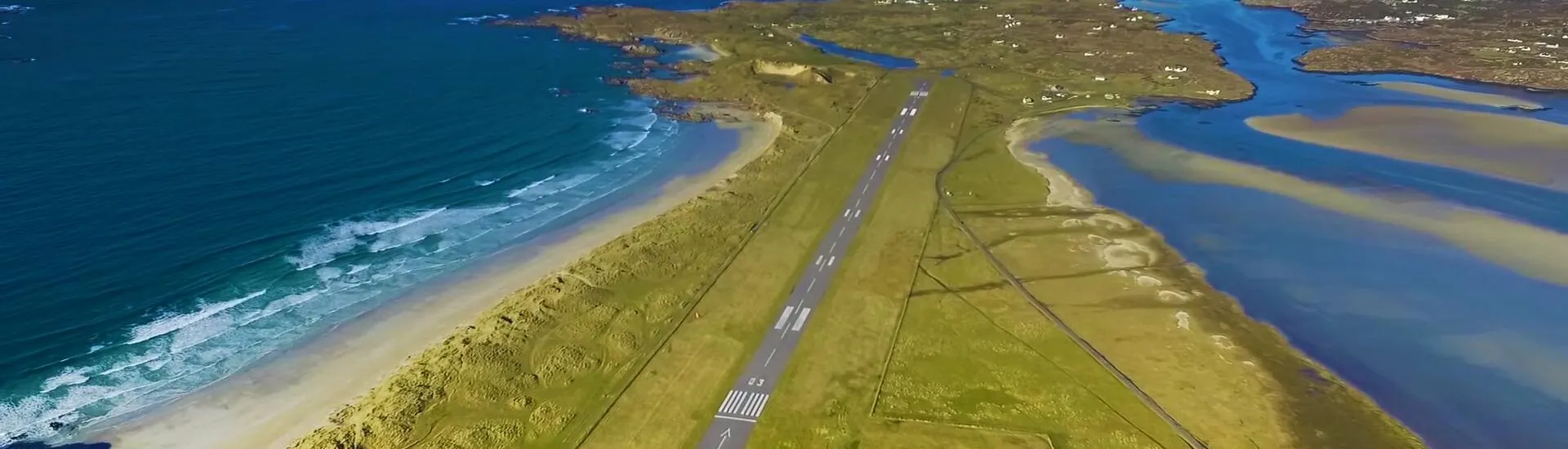 La piste d'atterrissage de l'aéroport de Donegal