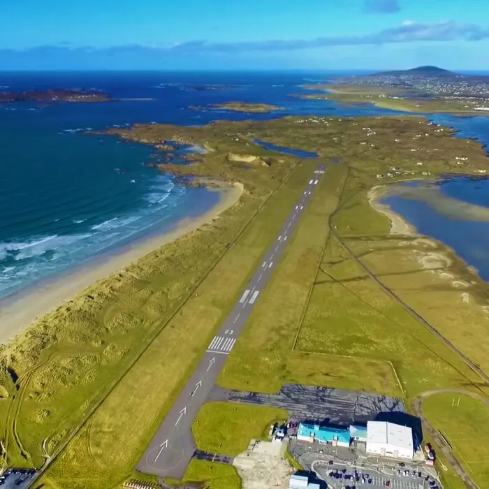 La piste d'atterrissage de l'aéroport de Donegal
