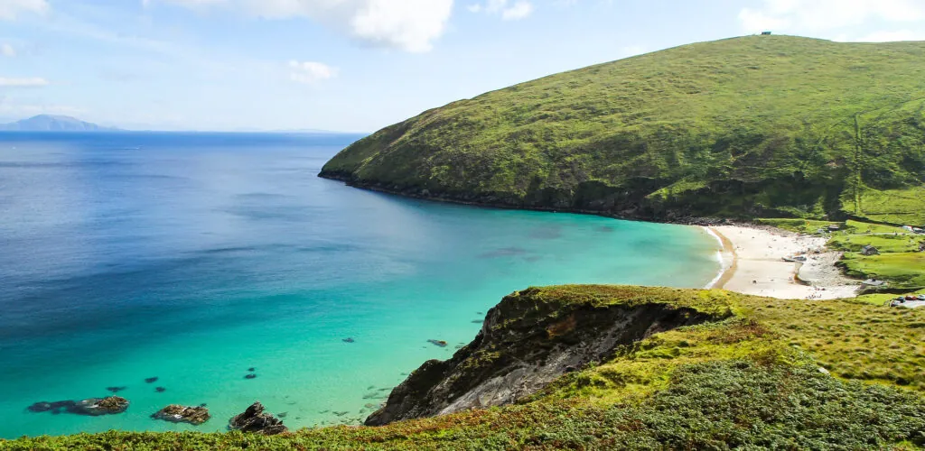 Di fronte all’ondata di caldo, i turisti europei si rivolgono all’Irlanda e alle sue temperature più fresche