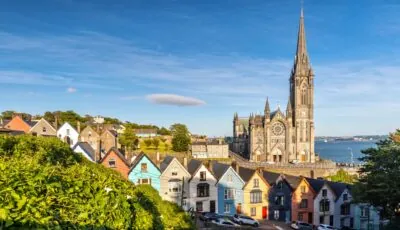 St Colman’s Cathedral 1 Cobh e la Cattedrale di San Colman che domina il porto di Cork - © susanne2688