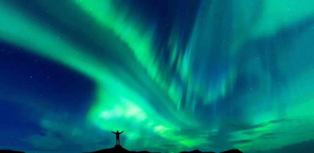 Aurore boreale in Irlanda: le tempeste solari regalano uno spettacolo inedito questa settimana