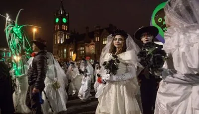 Derry Halloween 1 Sfilata in costume del festival Derry Halloween in Irlanda del Nord