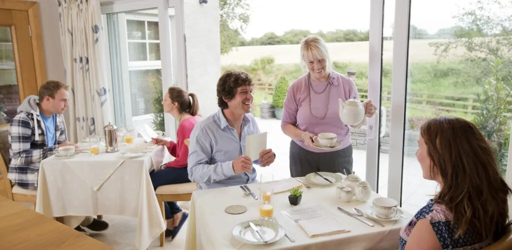 Quali sono le migliori opzioni di alloggio per i viaggiatori nomadi in Irlanda?