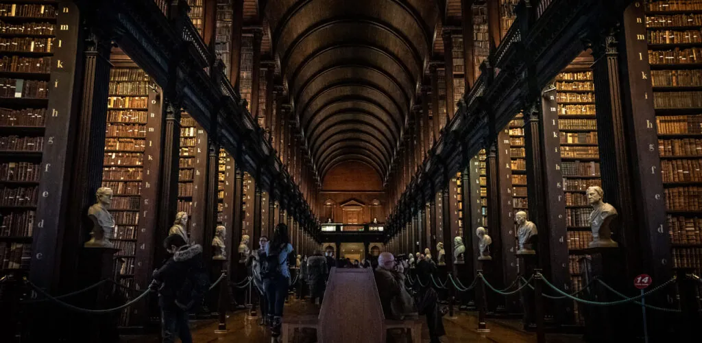 Trinity College: la vecchia biblioteca espone ora 4 busti di donne