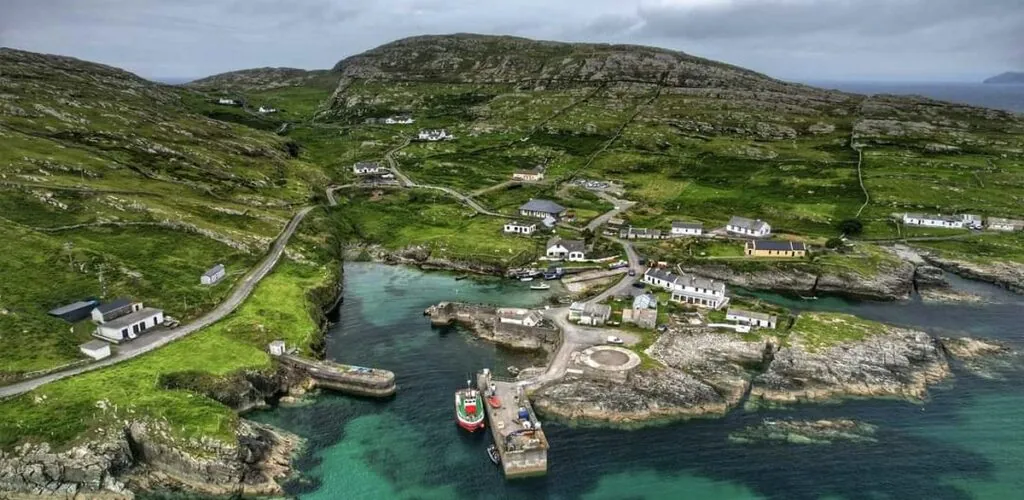 Offerta di lavoro da sogno: Inishturk cerca personale per «la scuola con la vista più bella d’Irlanda»