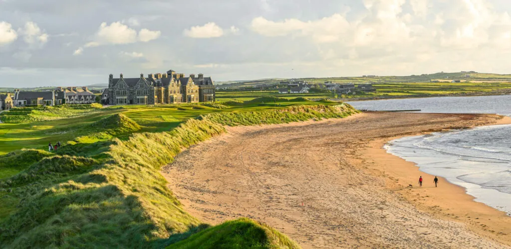 Donald Trump - Vandalizzato il golf club del presidente americano in Irlanda