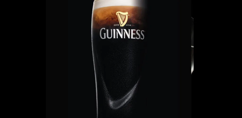 Un irlandese crea il «Guinndex», un’IA che monitora il prezzo delle Guinness in Irlanda… e che fa già tremare i pub irlandesi!