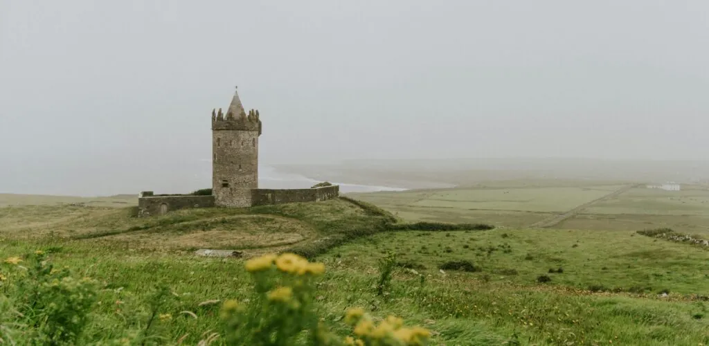 Come evitare i costi di roaming in Irlanda: i vantaggi dell’uso della eSIM per il tuo viaggio