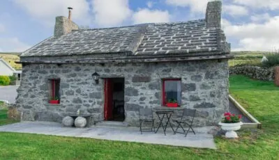 1844 Seascape Cottage Is located on the Wild Atlantic Way