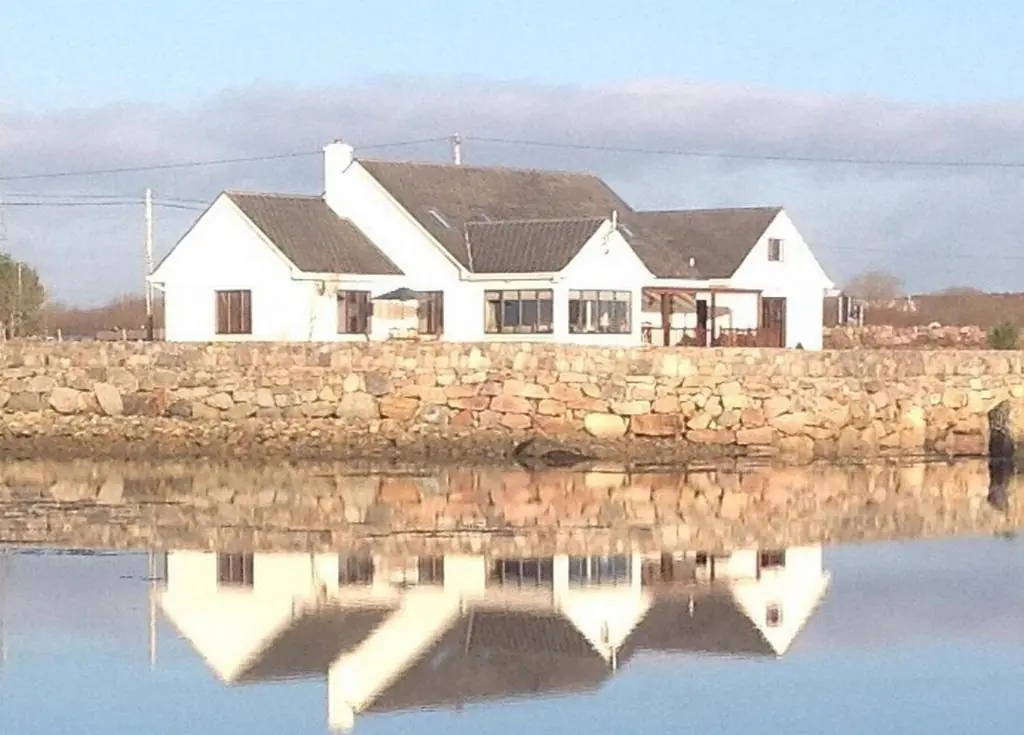 4 bedroom holiday home overlooking the sea in Connemara