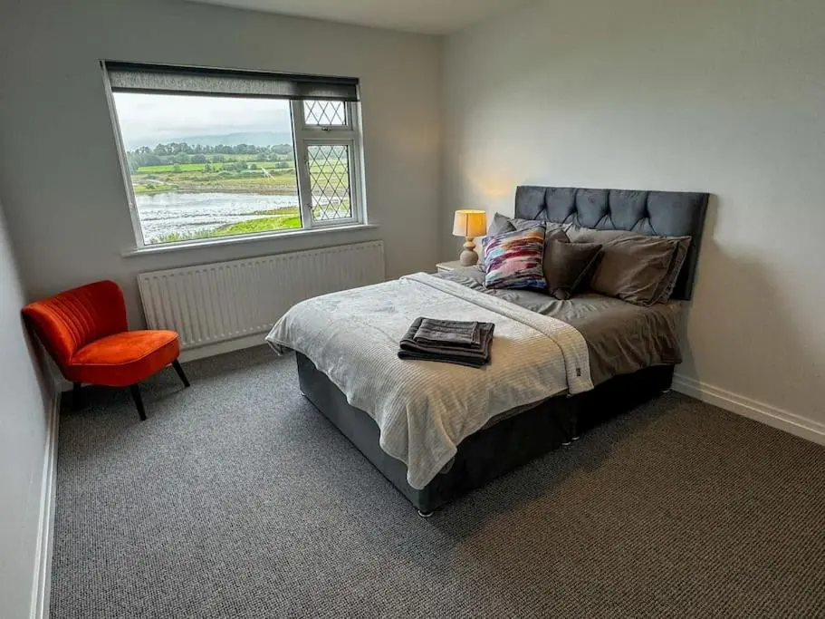 4bed Seaview House