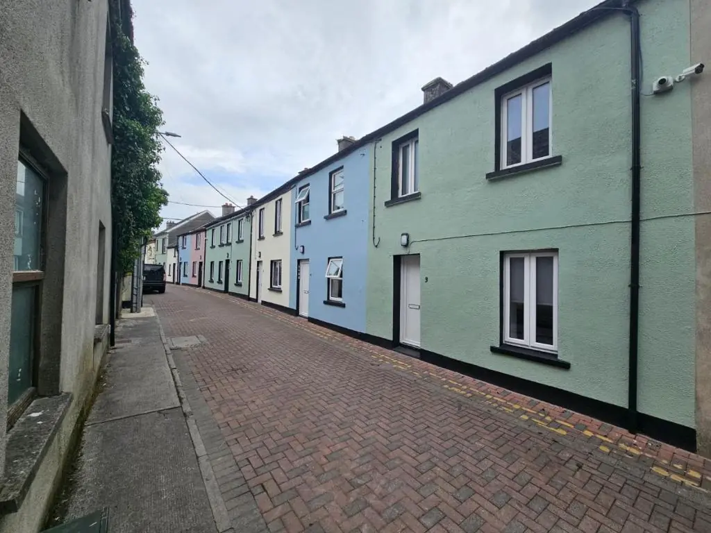 6 Eyre Square Lane
