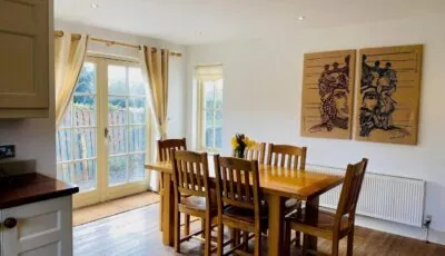 Bright, modern, welcoming home easy stroll along pathway into Kenmare town