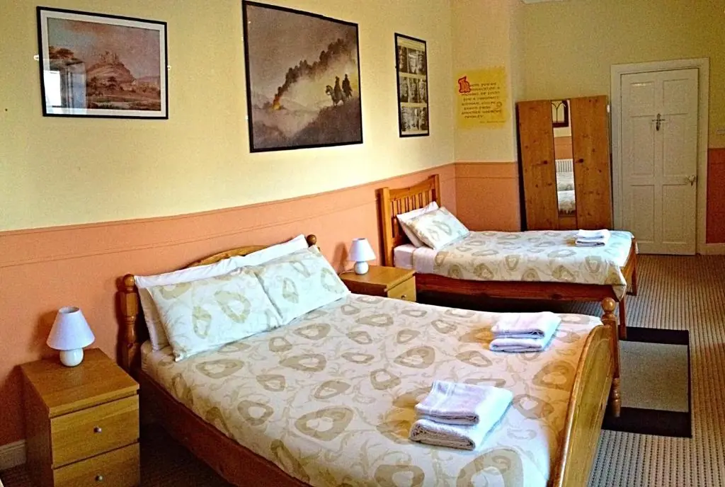 Cashel Town Center INN
