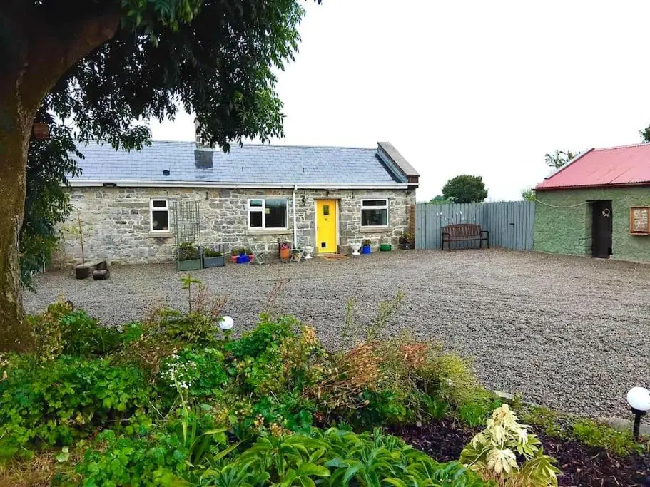 Charming Farmland Escape in the Heart of Ireland