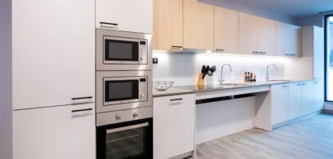 Coleman Court Summer Apartments