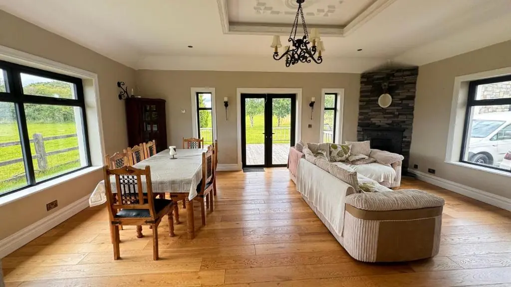 Corndulla cottage house