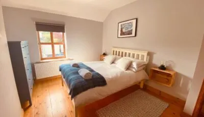 Cosy 3 bedroom townhouse with wood pellet stove!