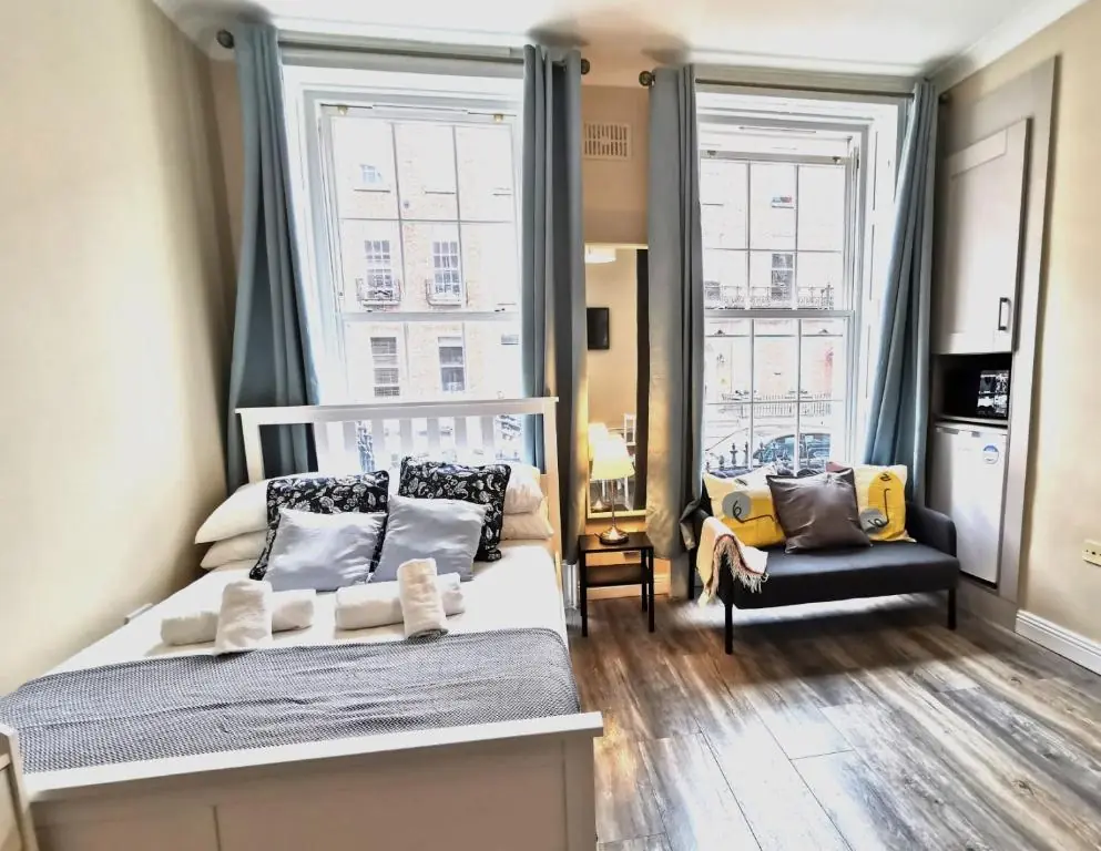 Cosy Central Studio off OConnell FAST WIFI