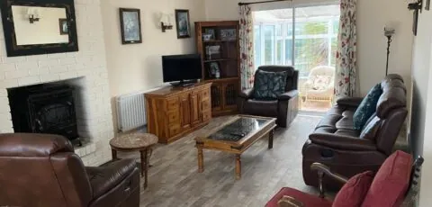Cozy seaside home3 minute walk to villagebeach