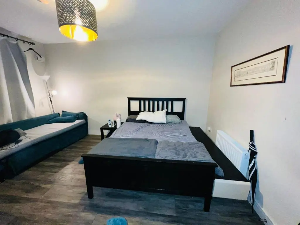 Double Bed Room in Shared house