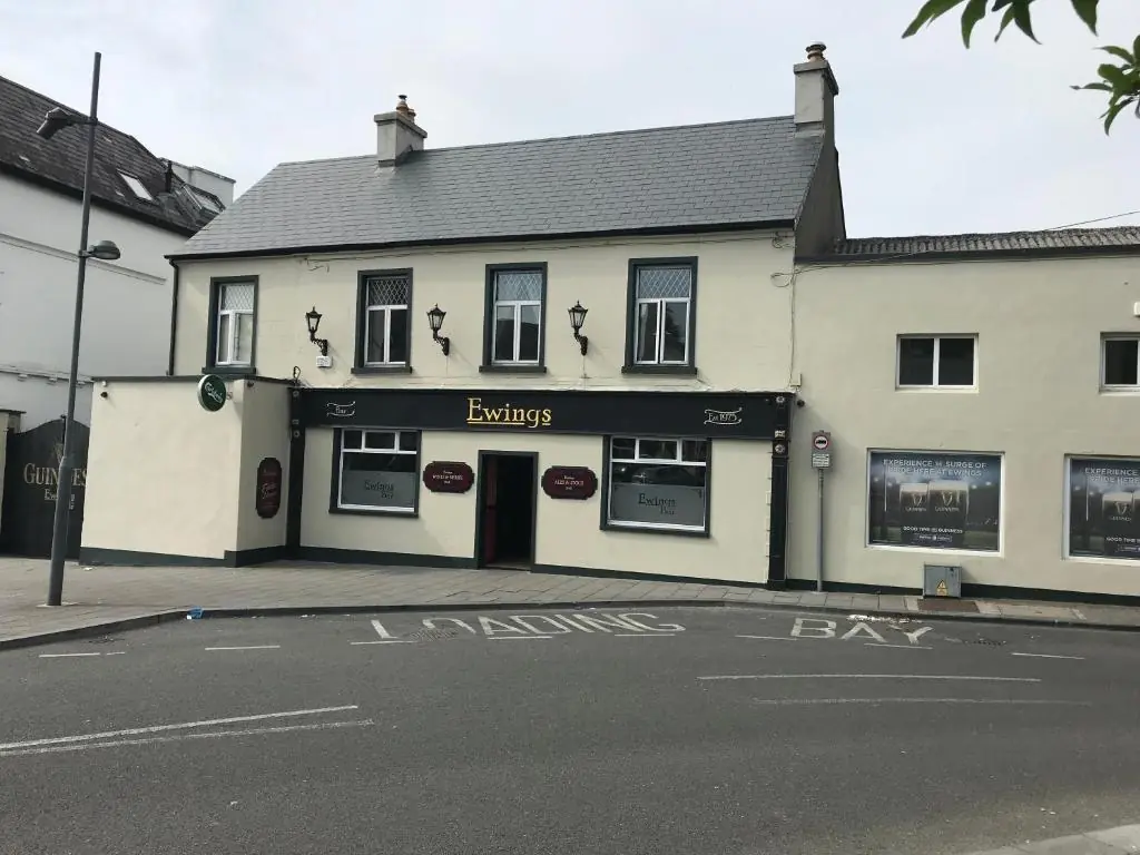 Ewings Bar & Accommodation