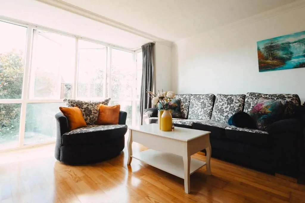 GoldenGlow Apartment 15 MIN Airport