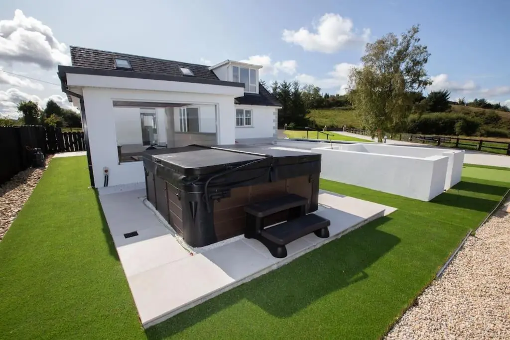 Guest House with hot tub - Boyle