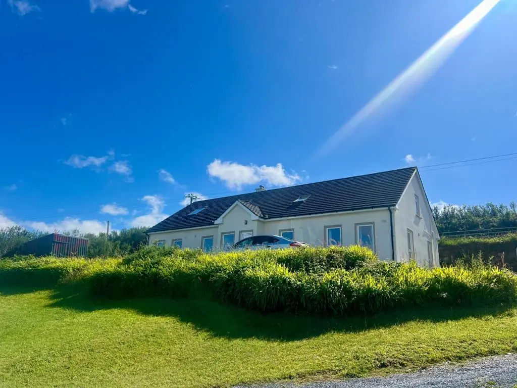 Hill View House