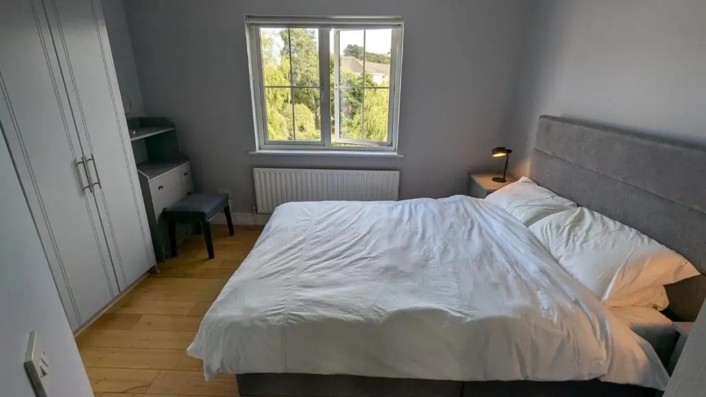 Large Newly updated 3BD Duplex 20Min to Airport