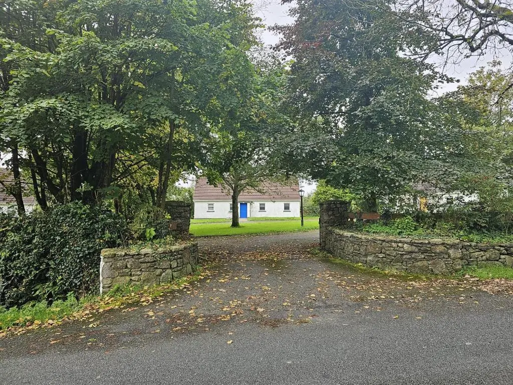 Longford Holiday Blue Sky Self Catering Cottage